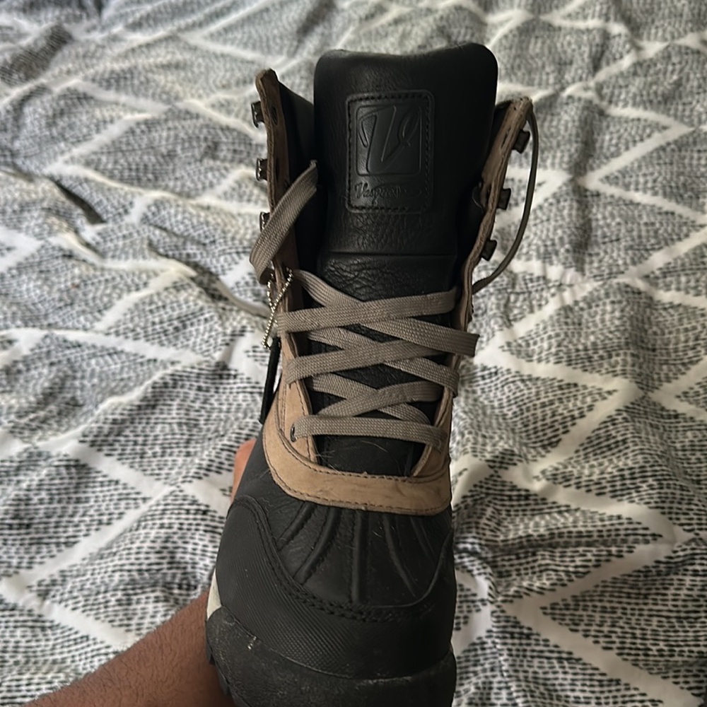 Size 9 Great Boot In Almost New Condition - image 4